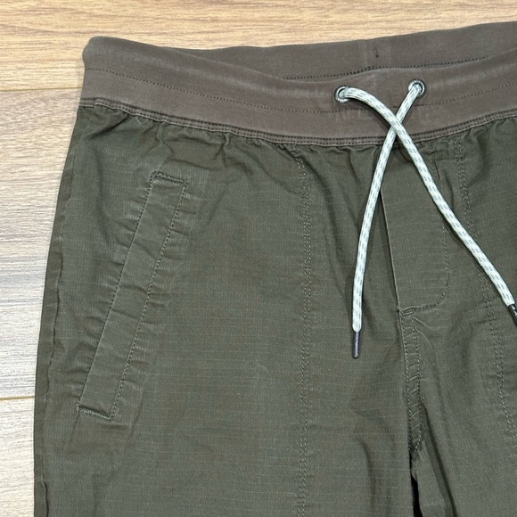 Vuori Ripstop Traveler Jogger Pants in Dark Oregano Green Size Mens Medium - Picture 5 of 13